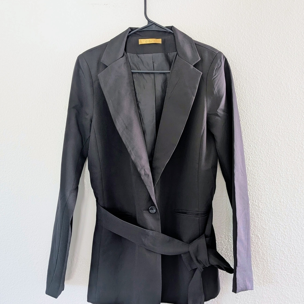 Elegant Black Women's Blazer with Belt